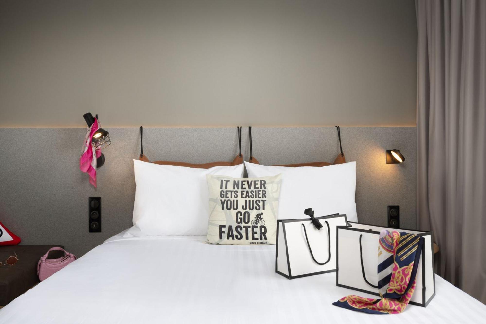 Moxy Paris Clamart Exteriör bild